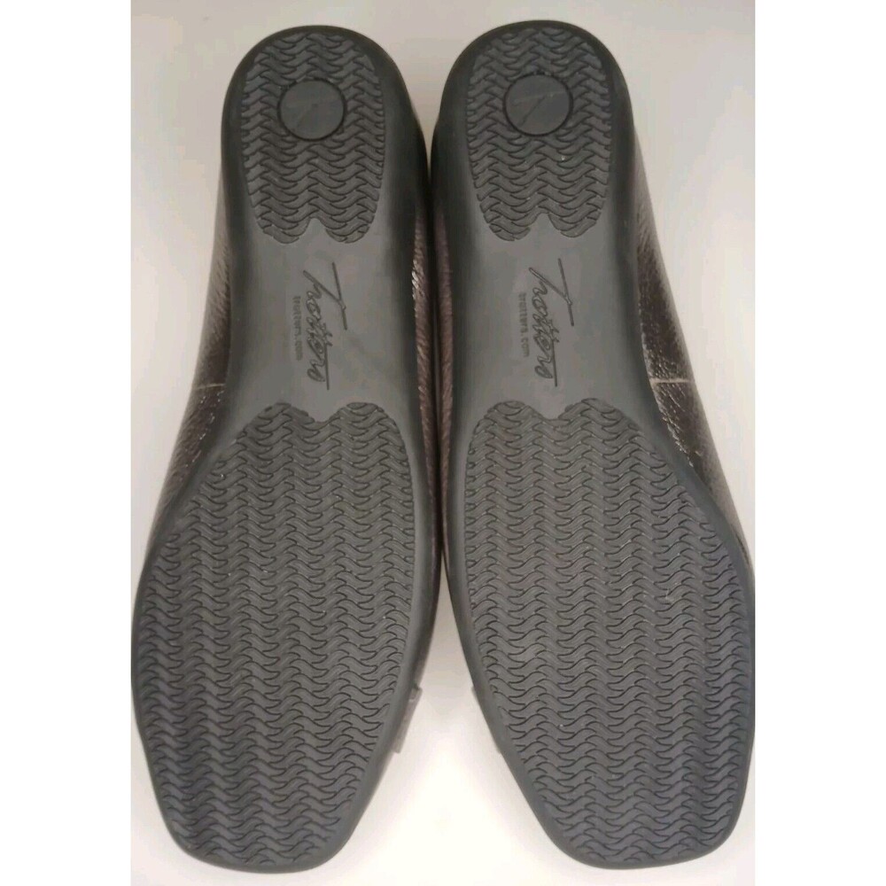 NIB Trotters Sz 10.5 W Sizzle Metallic Leather Metal Buckle Comfort Ballet Flat - Picture 10 of 16